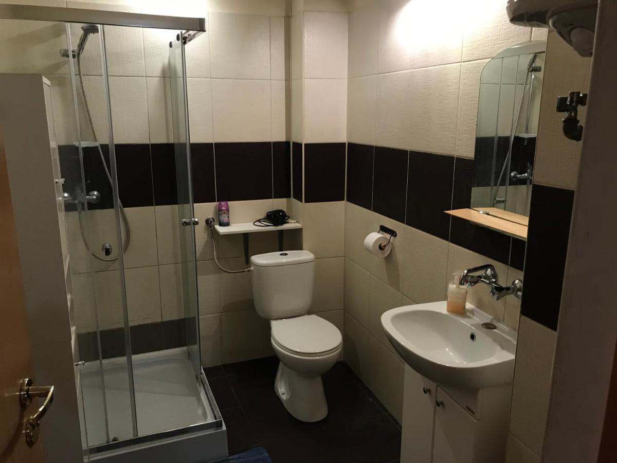 Studio Red And White Apartment Lodz  Ngoại thất bức ảnh