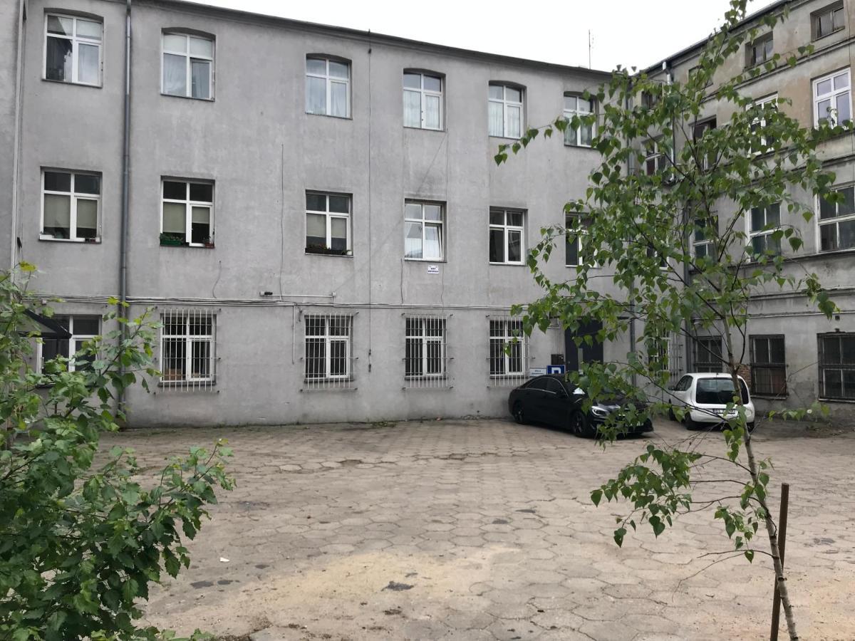 Studio Red And White Apartment Lodz  Ngoại thất bức ảnh