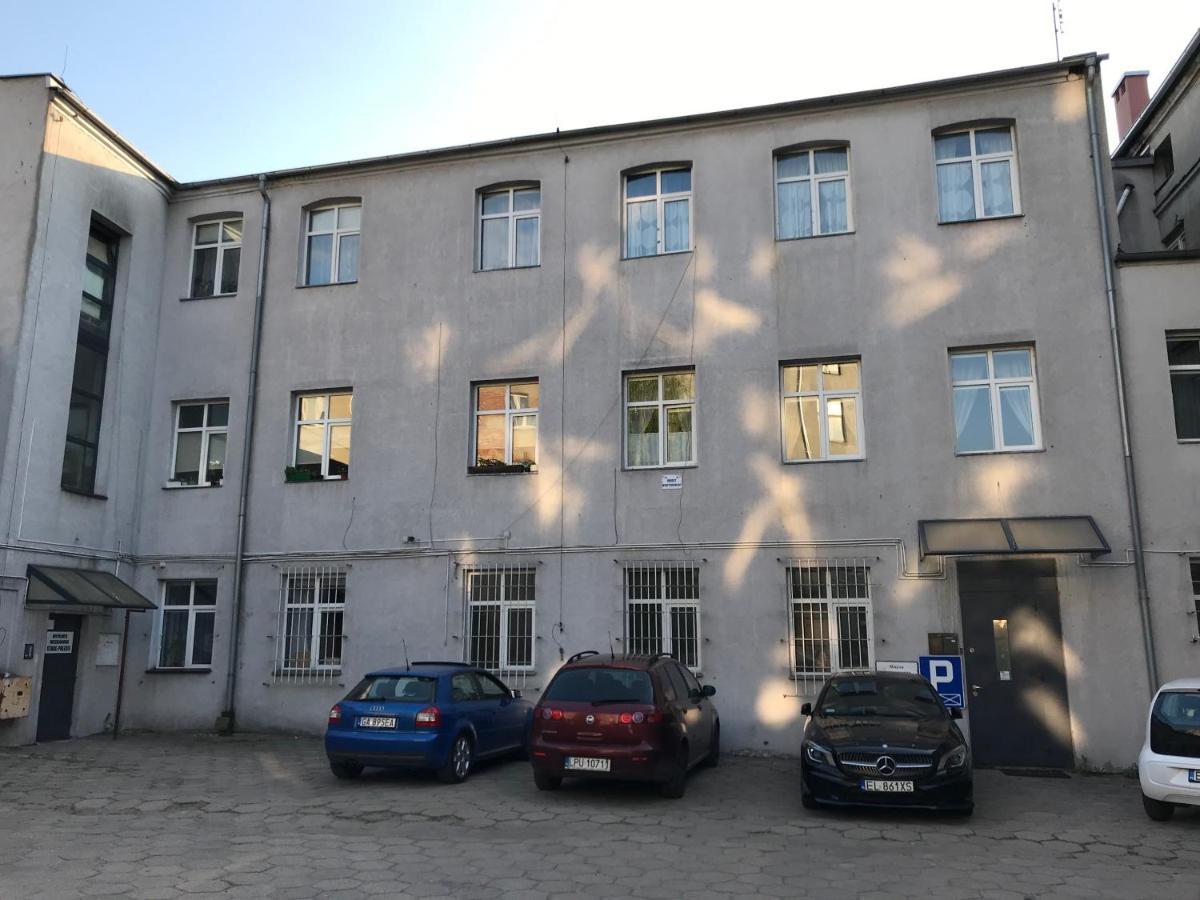 Studio Red And White Apartment Lodz  Ngoại thất bức ảnh