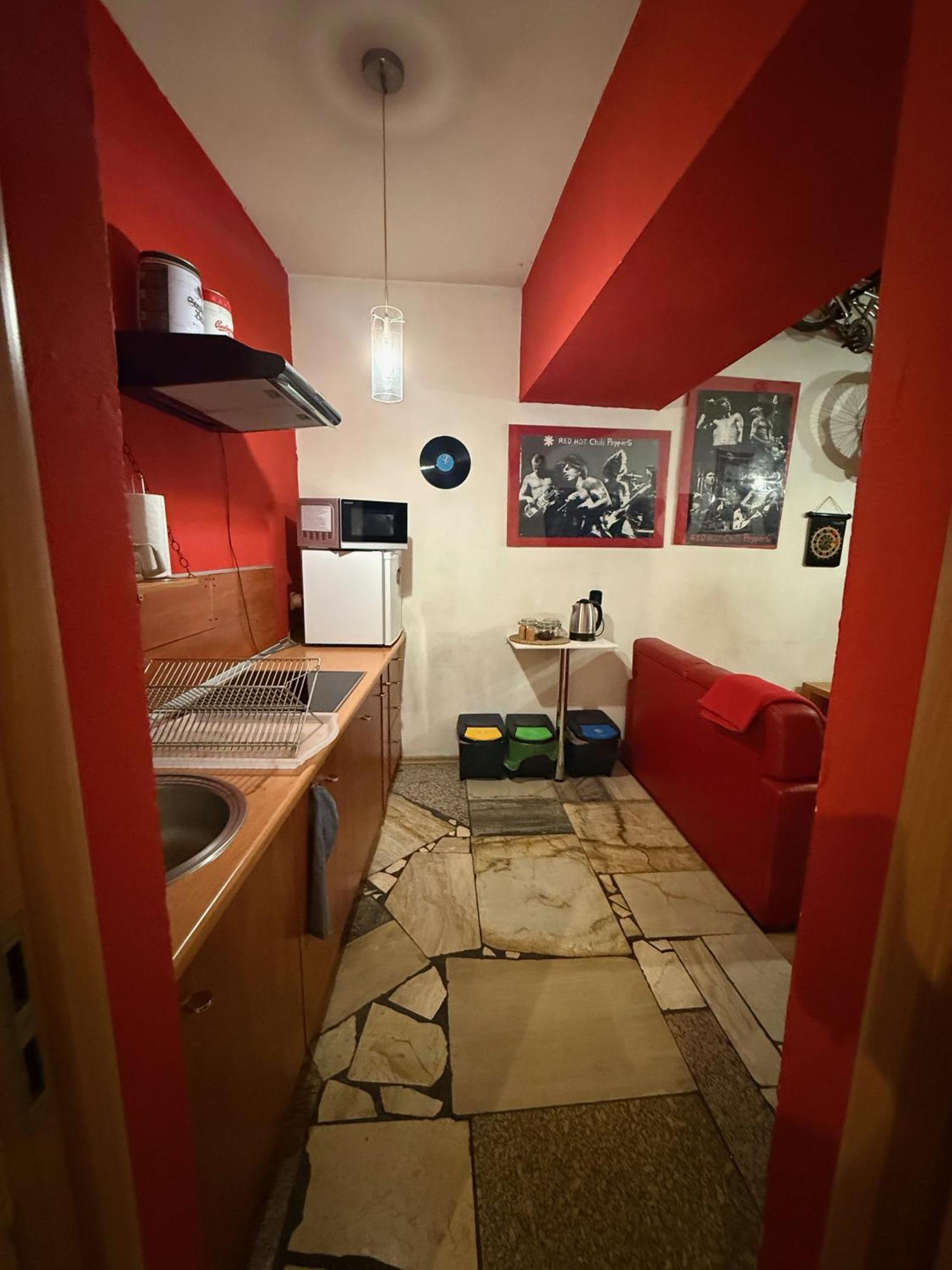 Studio Red And White Apartment Lodz  Ngoại thất bức ảnh