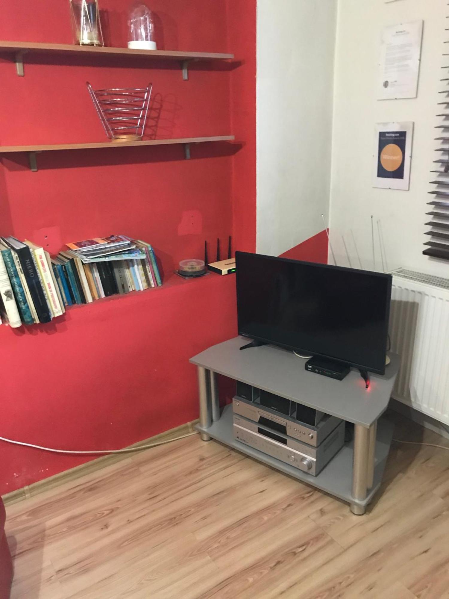 Studio Red And White Apartment Lodz  Ngoại thất bức ảnh