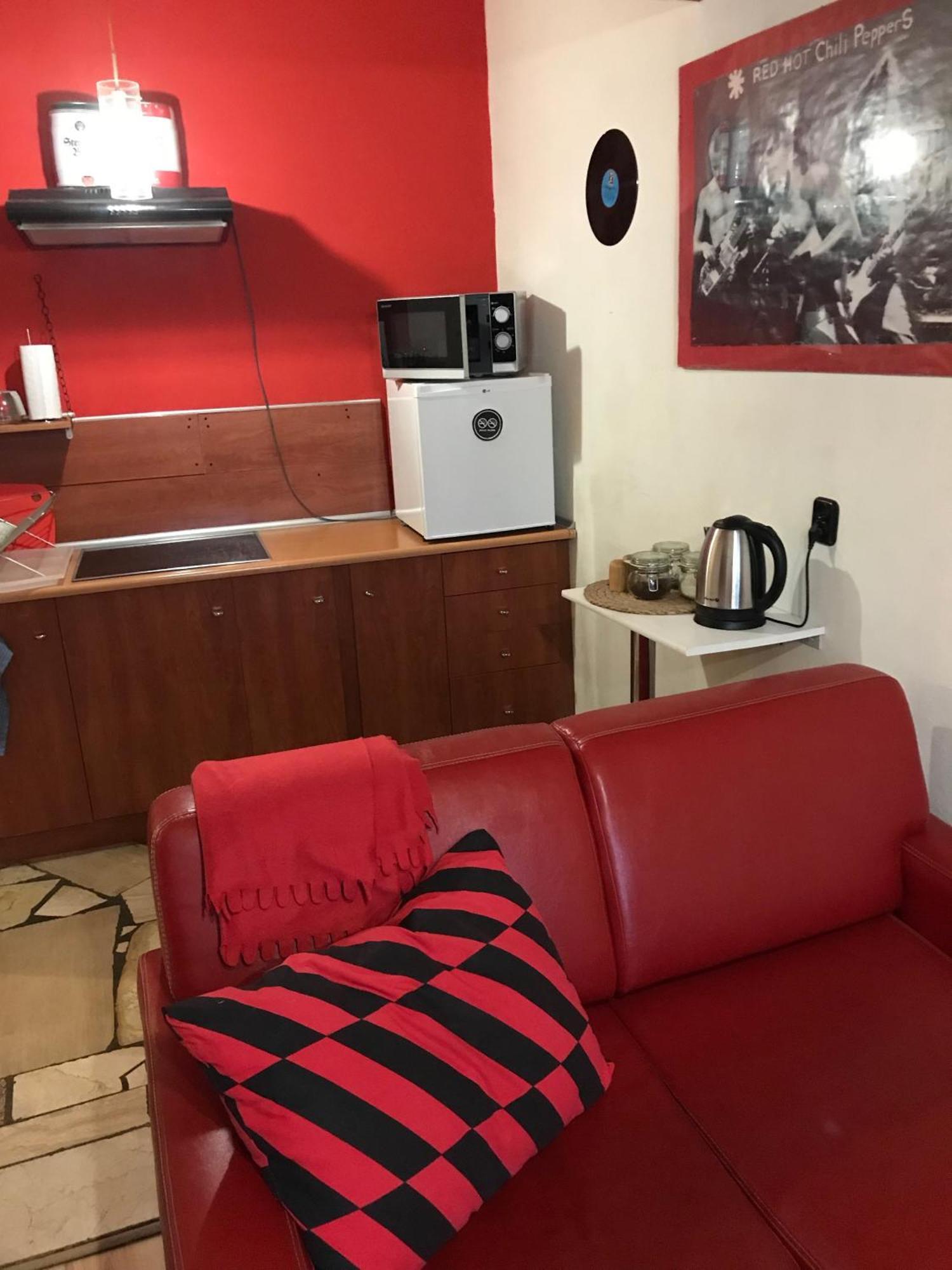 Studio Red And White Apartment Lodz  Ngoại thất bức ảnh