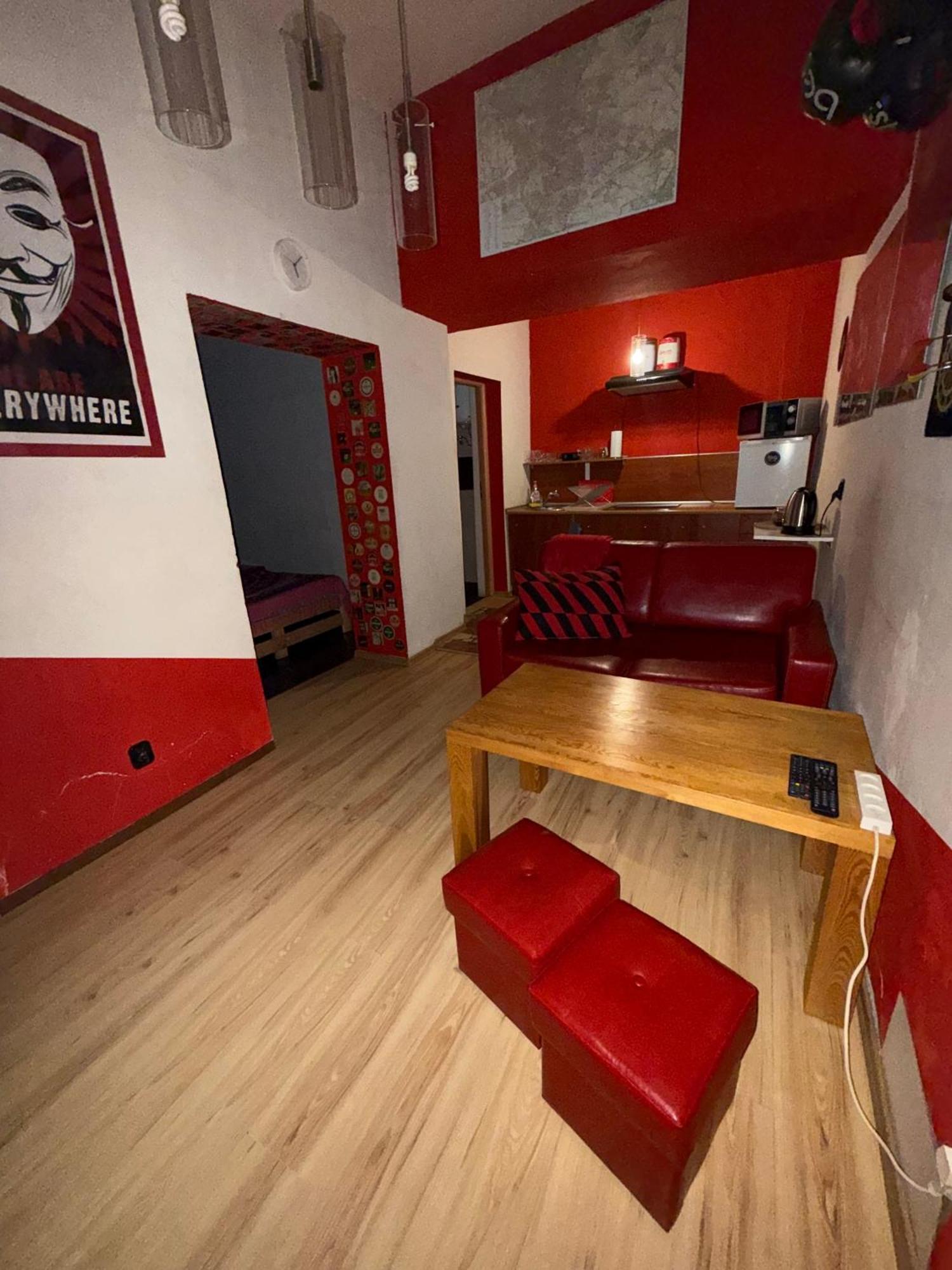 Studio Red And White Apartment Lodz  Ngoại thất bức ảnh