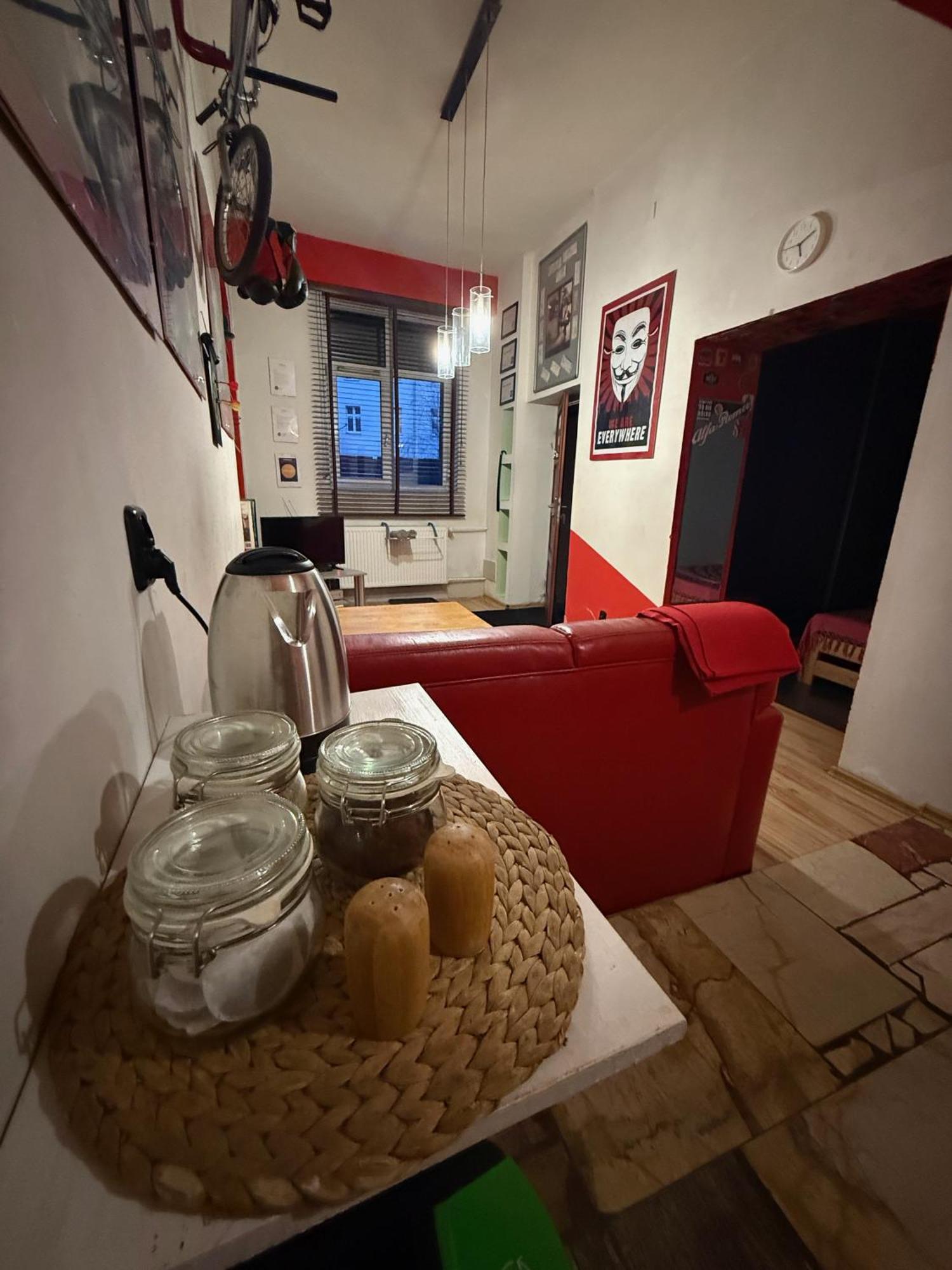 Studio Red And White Apartment Lodz  Ngoại thất bức ảnh