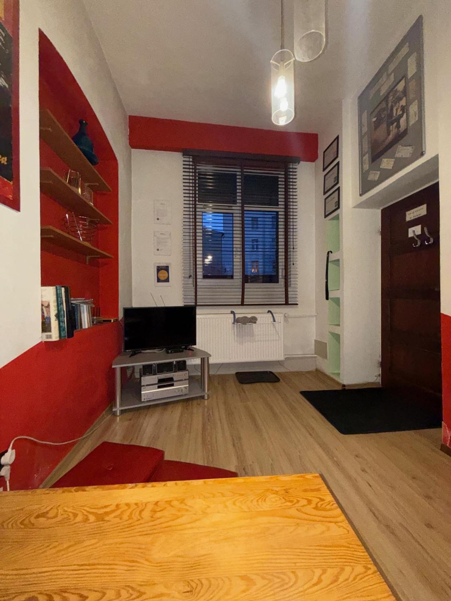 Studio Red And White Apartment Lodz  Ngoại thất bức ảnh